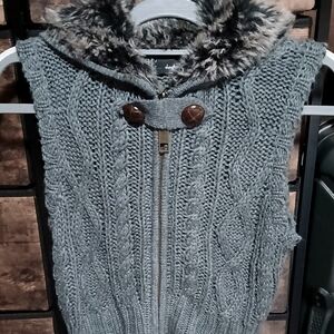 Women's vest sweater hoodie w/faux fur.